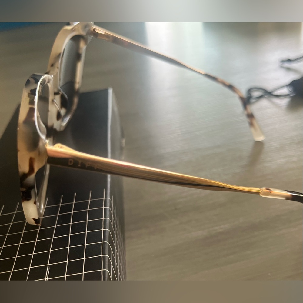Becky II Cream Tortoise Sunglasses - Polarized - Picture 7 of 15